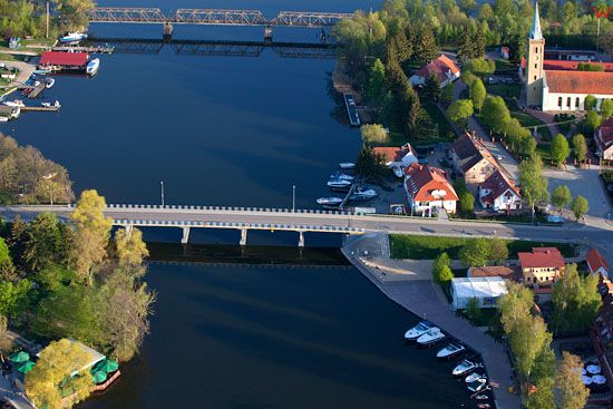 Mikolajki, most drogowy na jeziorze Mikolajskim. EU, Pl, warm-maz, LOTNICZE.